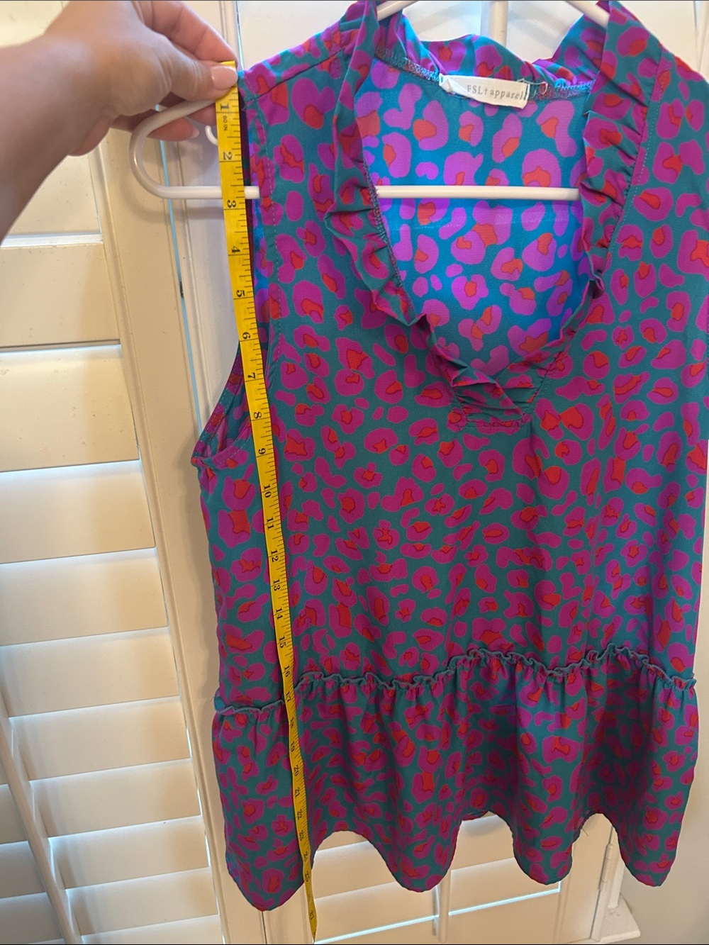 Sleeveless Ruffle V-Neck blouse - Picture 4 of 8